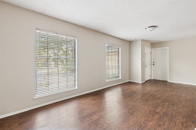 Building Photo - 324 Olive St