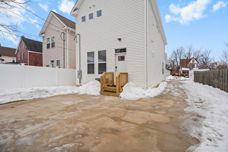 Building Photo - 2273 E 100th St