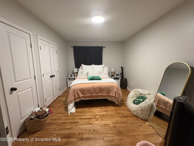 Building Photo - 633 Main St