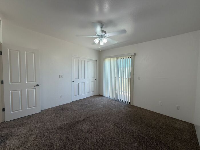 Building Photo - 1741 E Hedrick Dr