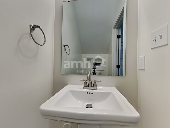 Building Photo - 1016 Carter Ridge Dr