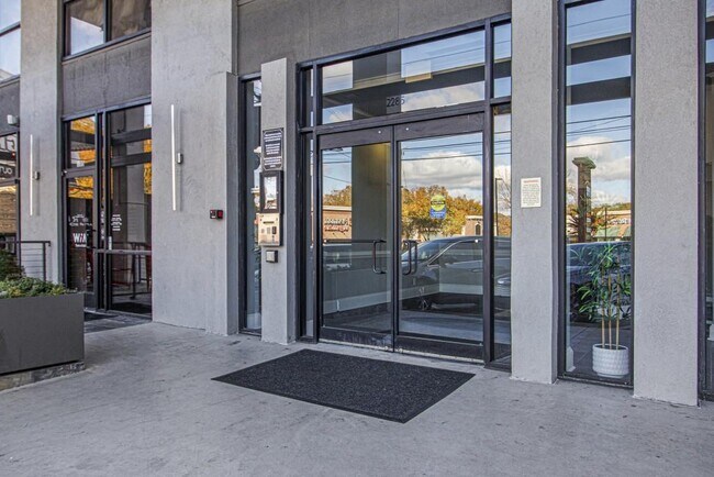 Building Photo - 2285 Peachtree Rd NE