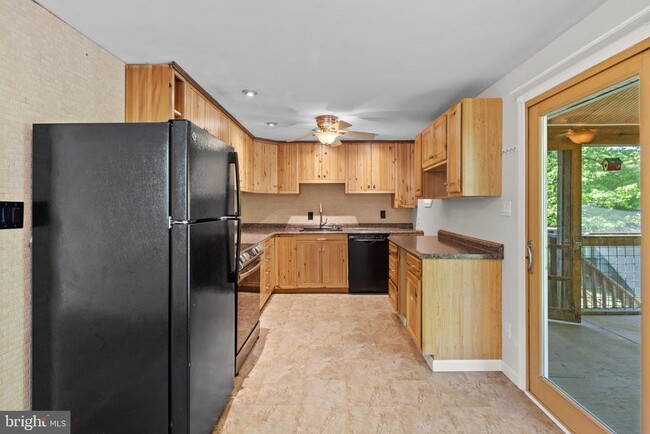 Building Photo - 328 Edgemere Dr