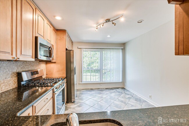 Building Photo - 3902 Springbrook Dr