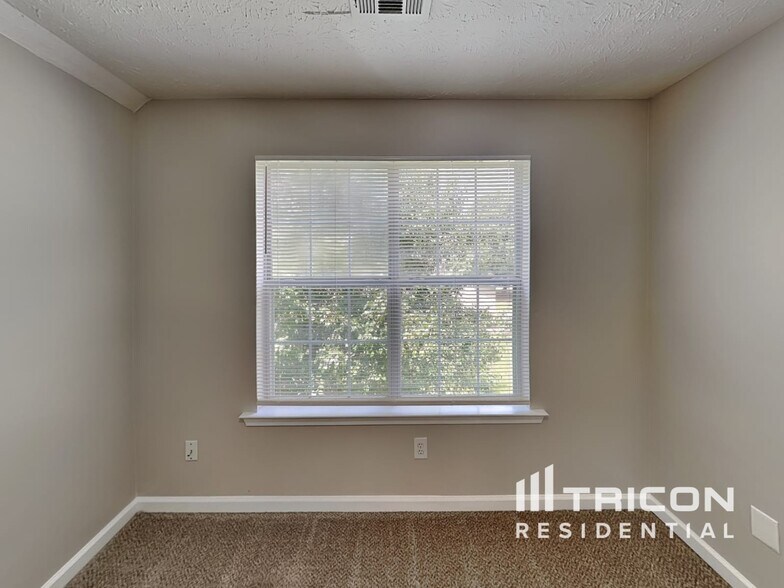 Building Photo - 605 Highpoint Wy