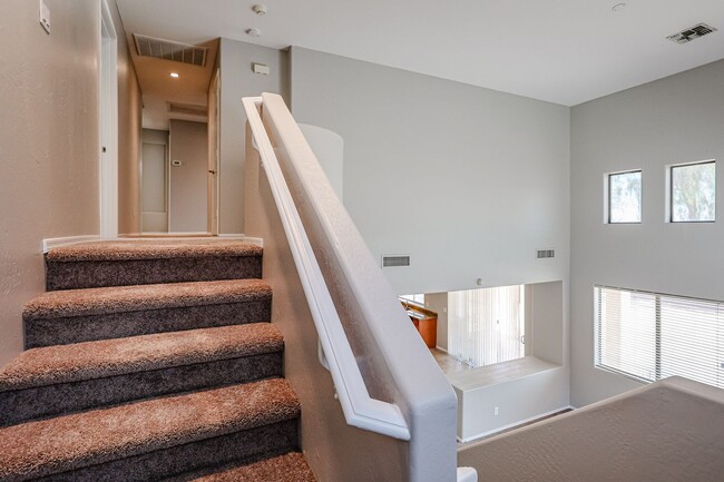 Building Photo - Welcome to this spacious 4 bedroom, 2.5 ba...