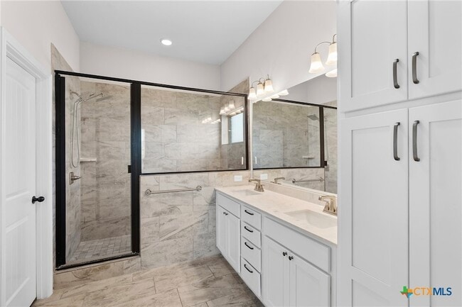 Building Photo - 7822 Kendall Hill Dr