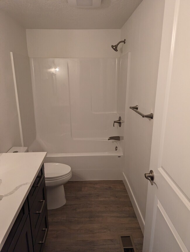 Building Photo - 16867 Whittier Dr
