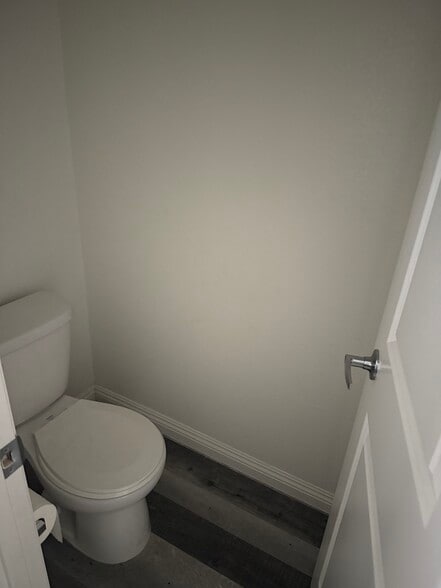 Half bath - 1584 Santa Carolina