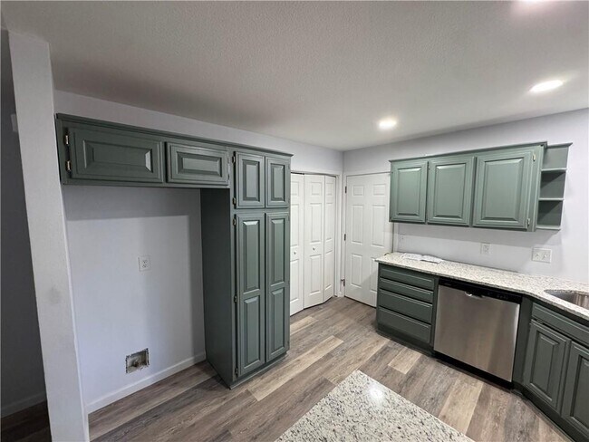 Building Photo - 26 Greenridge Ln