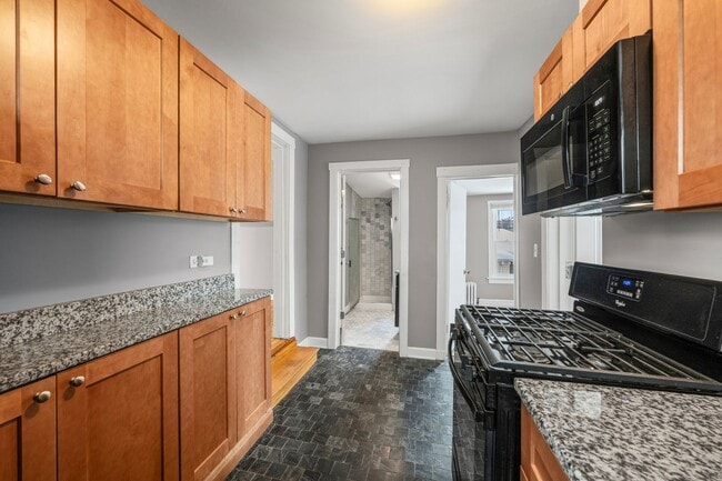 Building Photo - 233 Llewellyn Ave