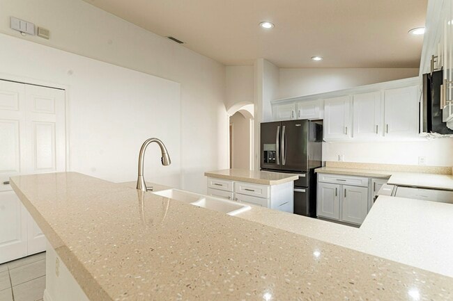 Building Photo - 1613 Crown Hill Blvd