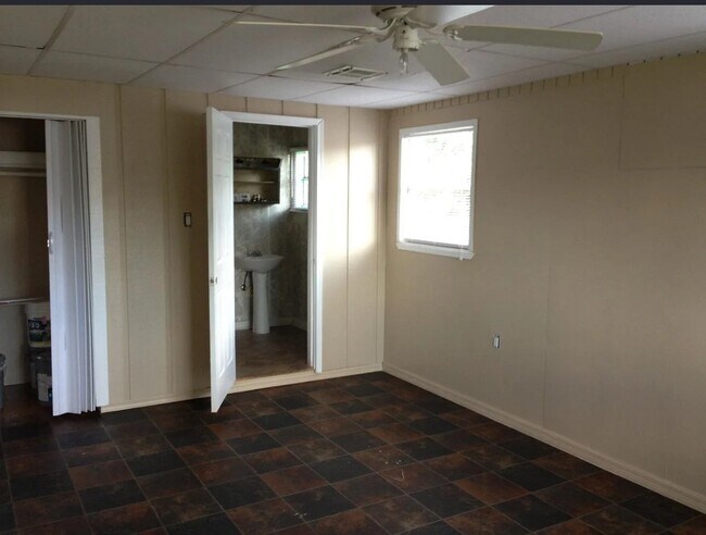 Building Photo - 2489 Hope Ave