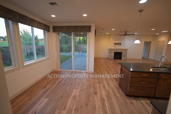 Building Photo - Beautiful custom-built 3 bed, 1 office, 2 bath, 2 car garage in Sequim