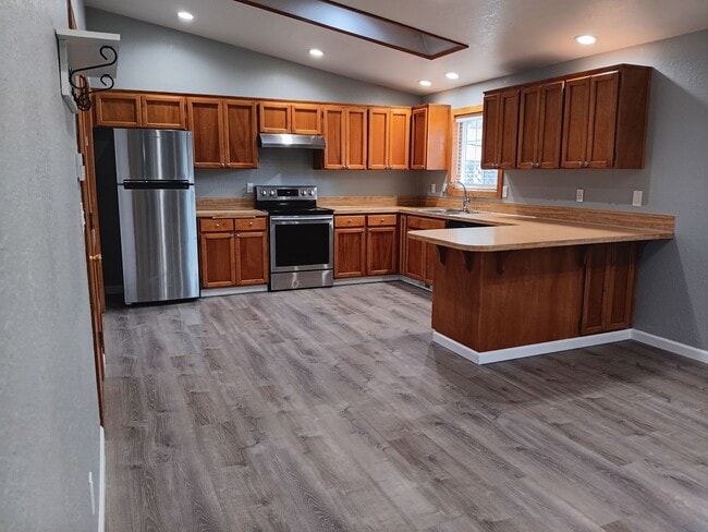 Building Photo - This Gem Of A House is Ready For You!