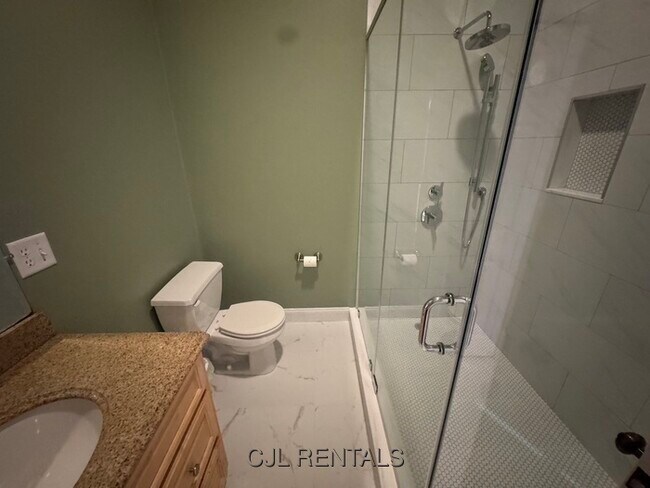 Building Photo - 4 Sherman Ct