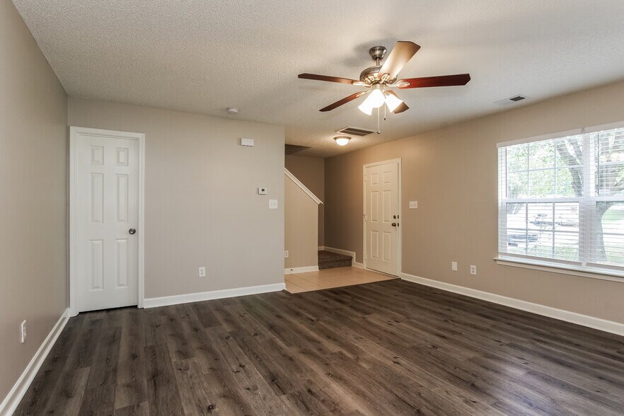 Building Photo - 1833 Cagney St