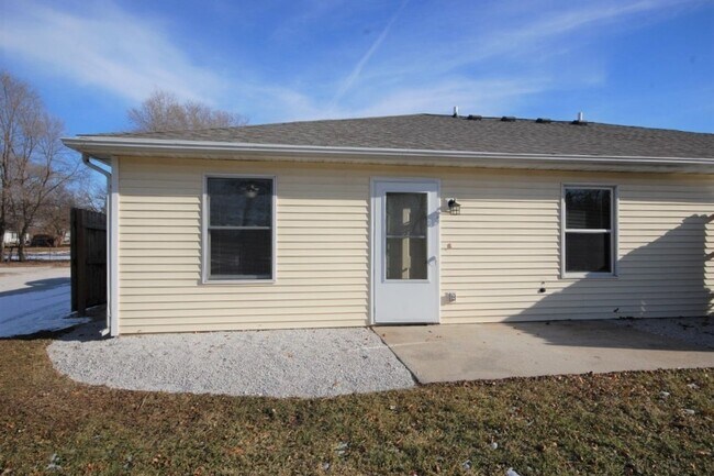 Building Photo - 105-107 South Plum