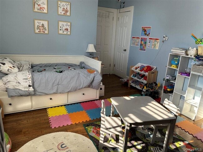 Building Photo - 312 Main St