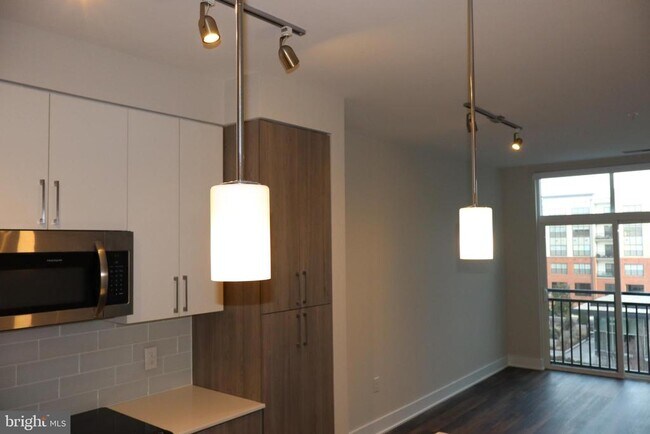Building Photo - 145 Riverhaven Dr