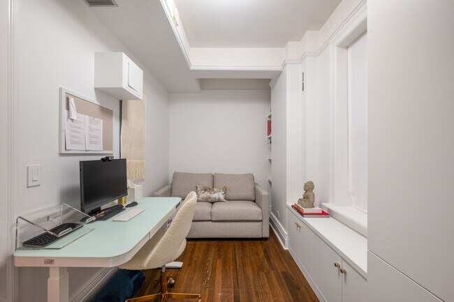 Building Photo - 220 W 93rd St