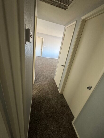 Building Photo - 10421 W Puget Ave