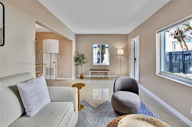 Building Photo - 1104 NE 16th Ave