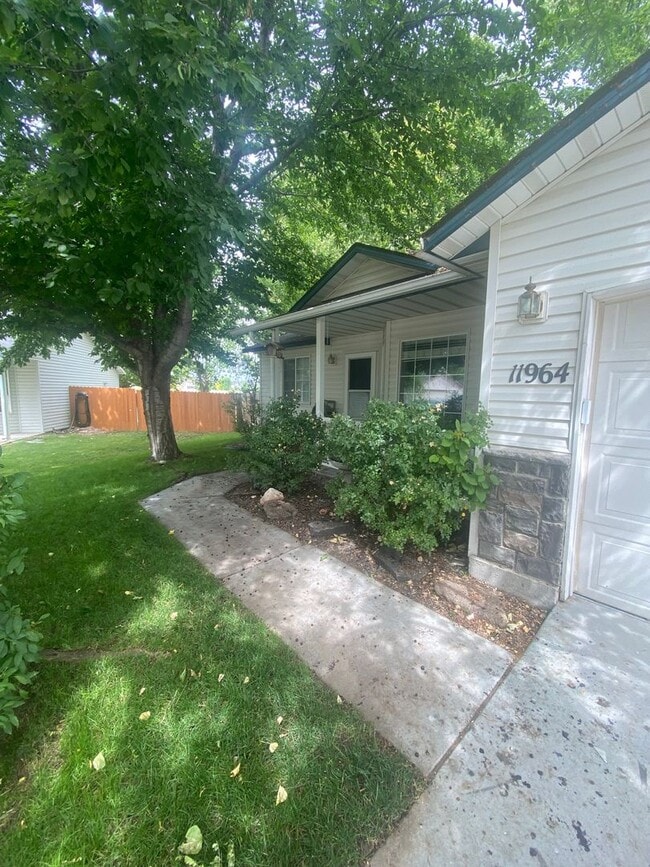 3 Bed, 2 Bath, Single Story, CUL-D-SAC Ho... - 3 Bed, 2 Bath,  Single Story, CUL-D-SAC Ho...