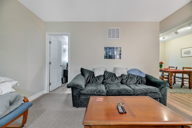 Primary Photo - 4201 Cathedral Ave NW