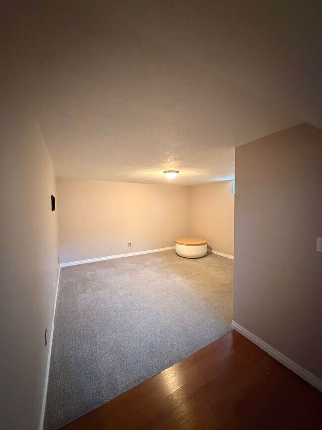 Building Photo - Gorgeous Home in Bountiful!