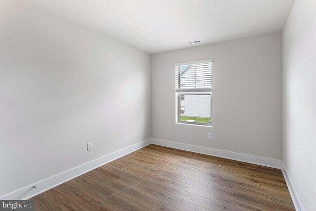 Building Photo - 231 MATILDA