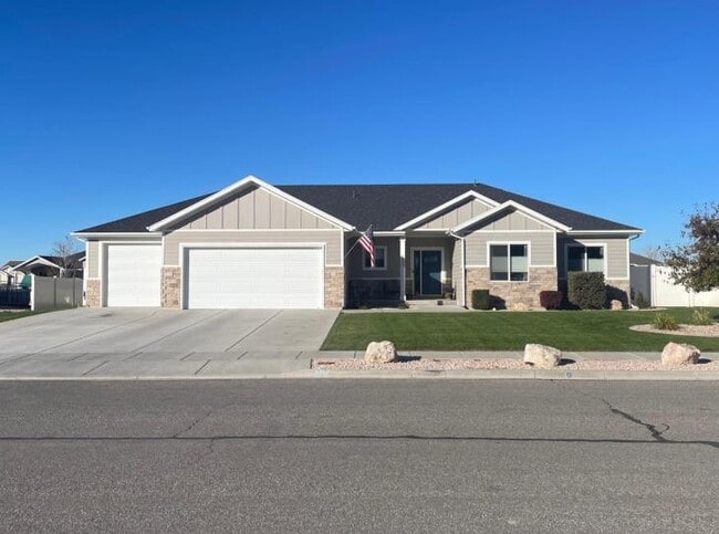 Primary Photo - 1335 N 200 E