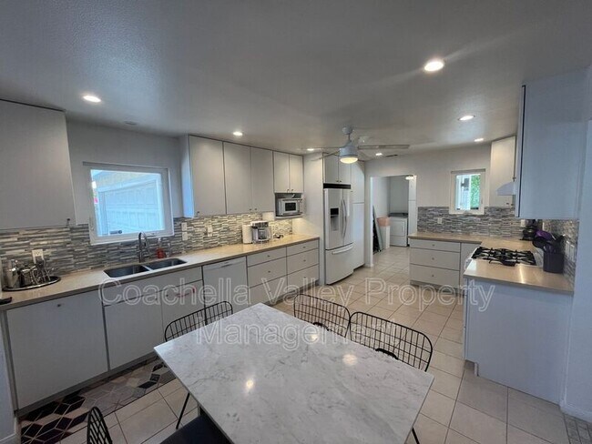Building Photo - 2960 N Cypress Rd