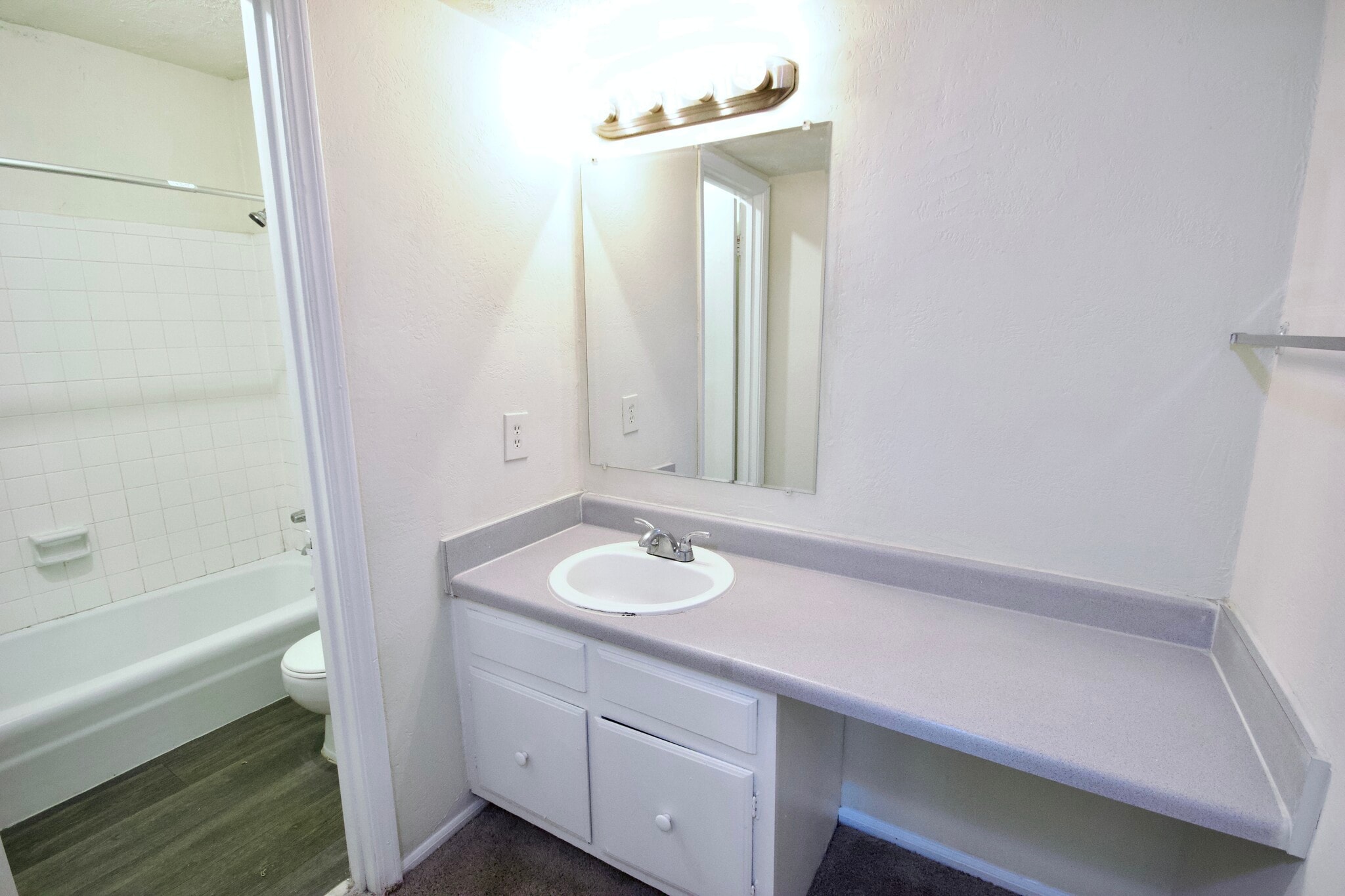 Building Photo - 120 Viking Ct