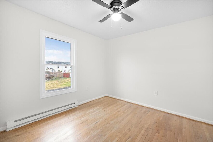 Building Photo - 513 Buckingham Dr