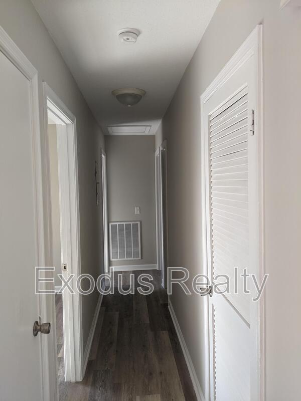 Building Photo - 401 Hickory Ave