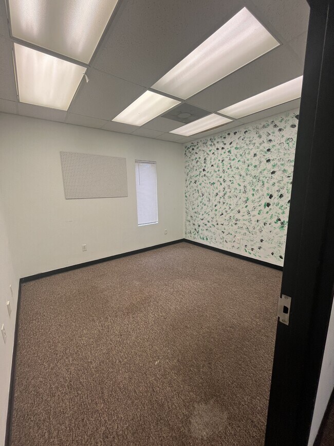 Building Photo - 2312 S Main St