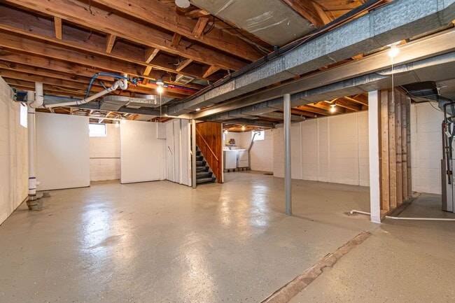 Building Photo - 21825 McCormick St