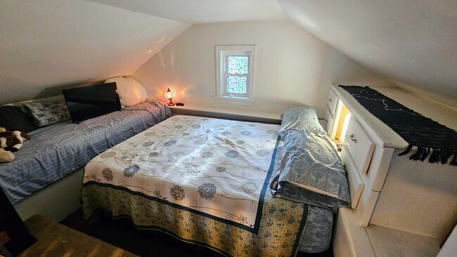 Building Photo - 6 Canaan St