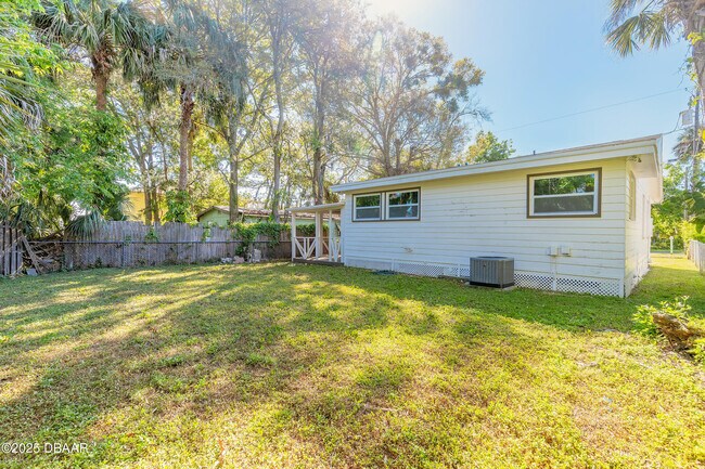 Building Photo - 138 Kingston Ave