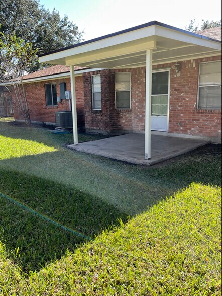 Building Photo - 1029 E Williamson Ave
