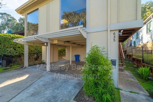 Building Photo - 635 Grace St