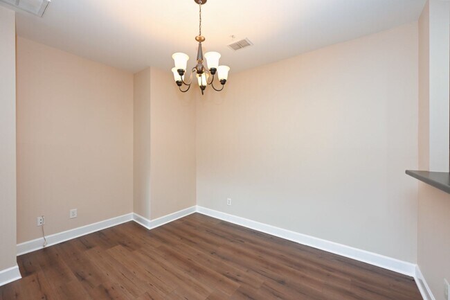 Building Photo - **PRISTINE GARDEN-LEVEL CONDO ON THE FIRST LEVEL NEAR PAVILION AND COMMUNITY GREEN SPACE**