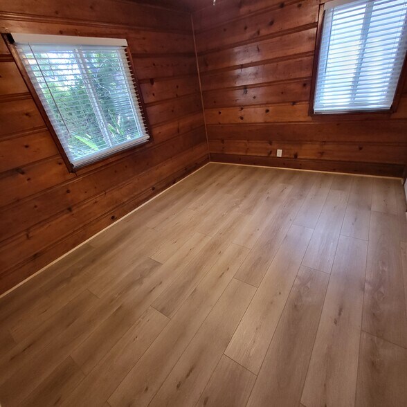 Front Bedroom - 10831 Woodbine St