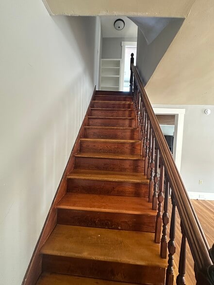 Building Photo - 179 Maple Ave