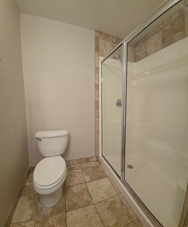 Building Photo - Sophisticated 2-Bedroom Retreat Featuring Soaring Ceilings & Modern Comforts