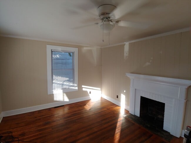 Building Photo - 1717 2nd Ave