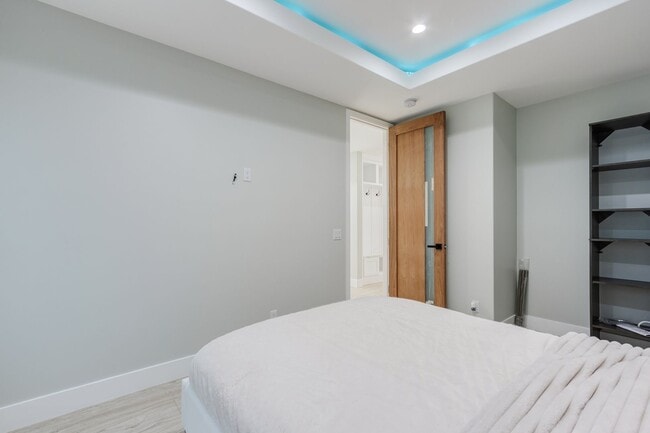 Building Photo - 10068 Russell Ave