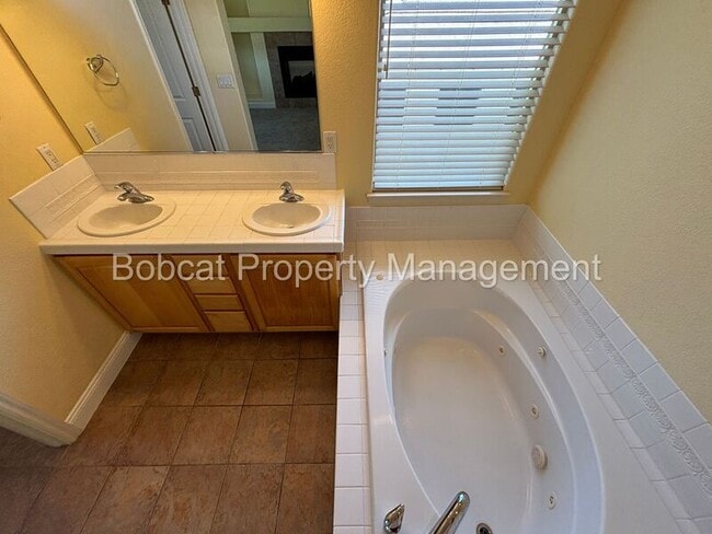 Building Photo - 1231 Flintwood Dr