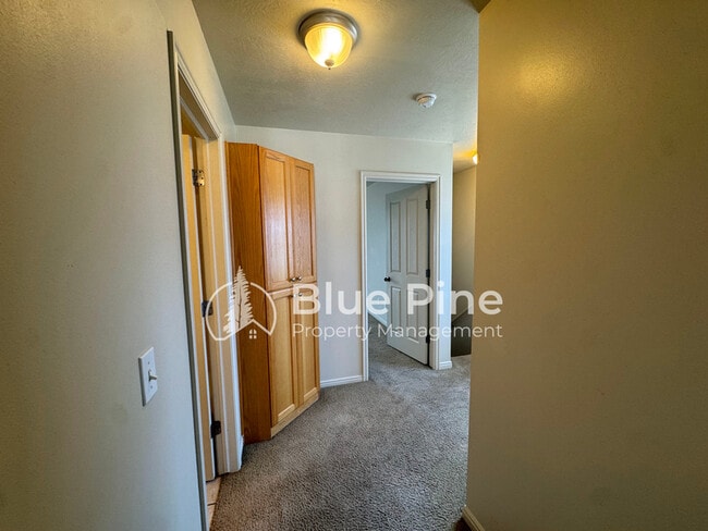 Building Photo - 429 Raven Way
